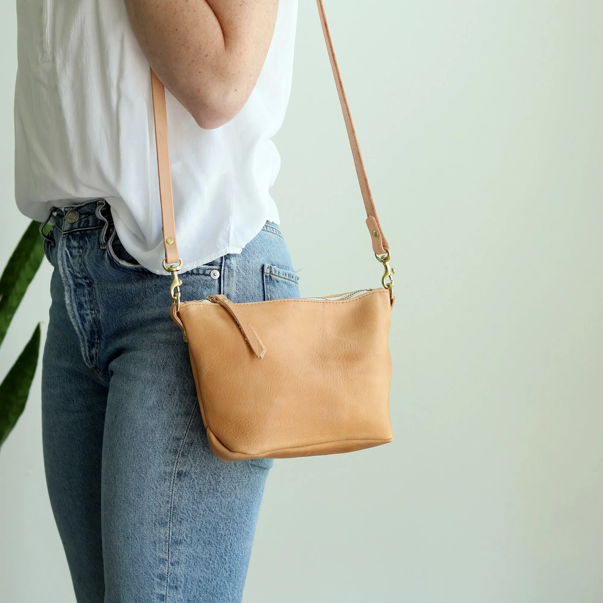 Seconds Sale - Small Leather Convertible Crossbody Clutch Bag - Beige Pebble