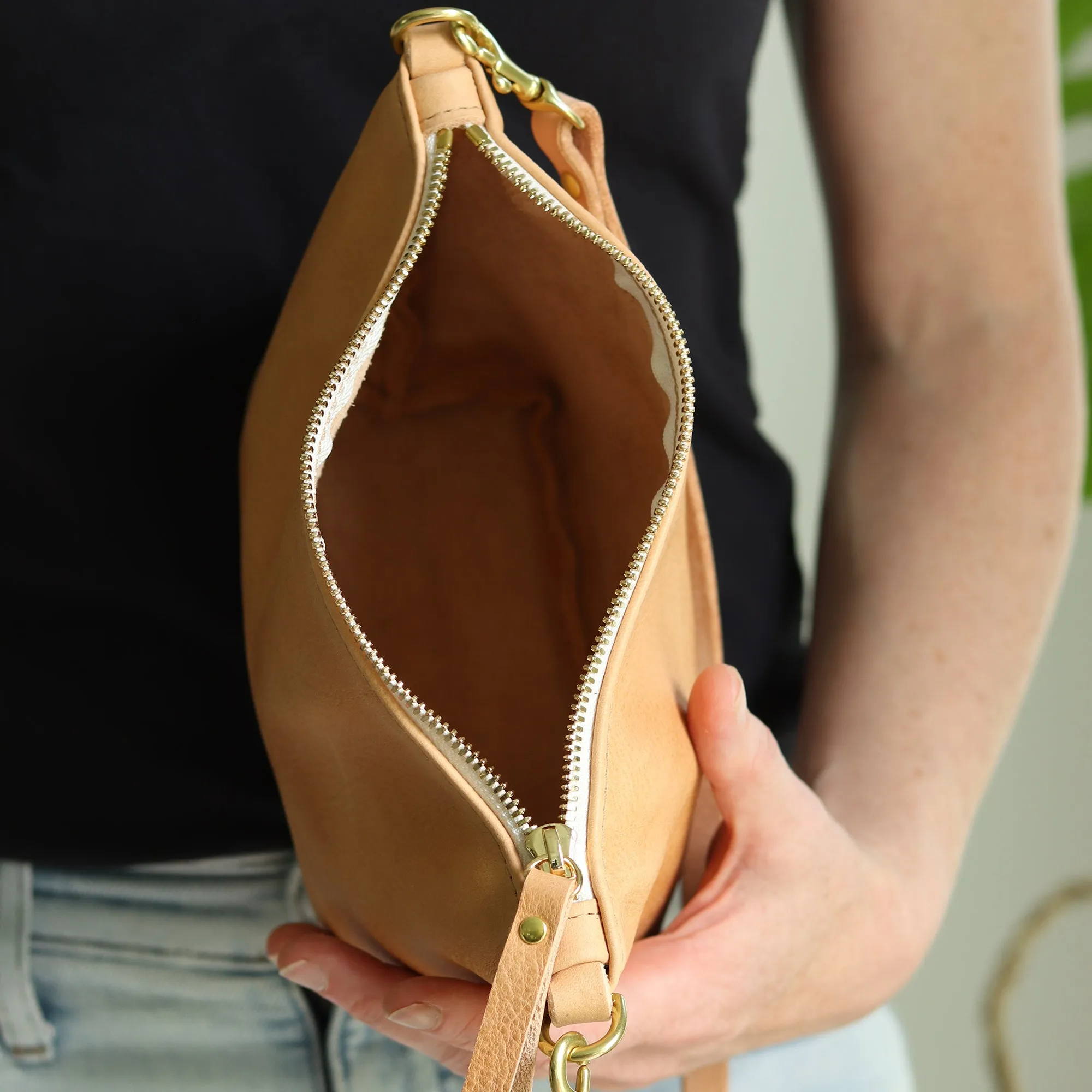 Seconds Sale - Small Leather Convertible Crossbody Clutch Bag - Beige Pebble