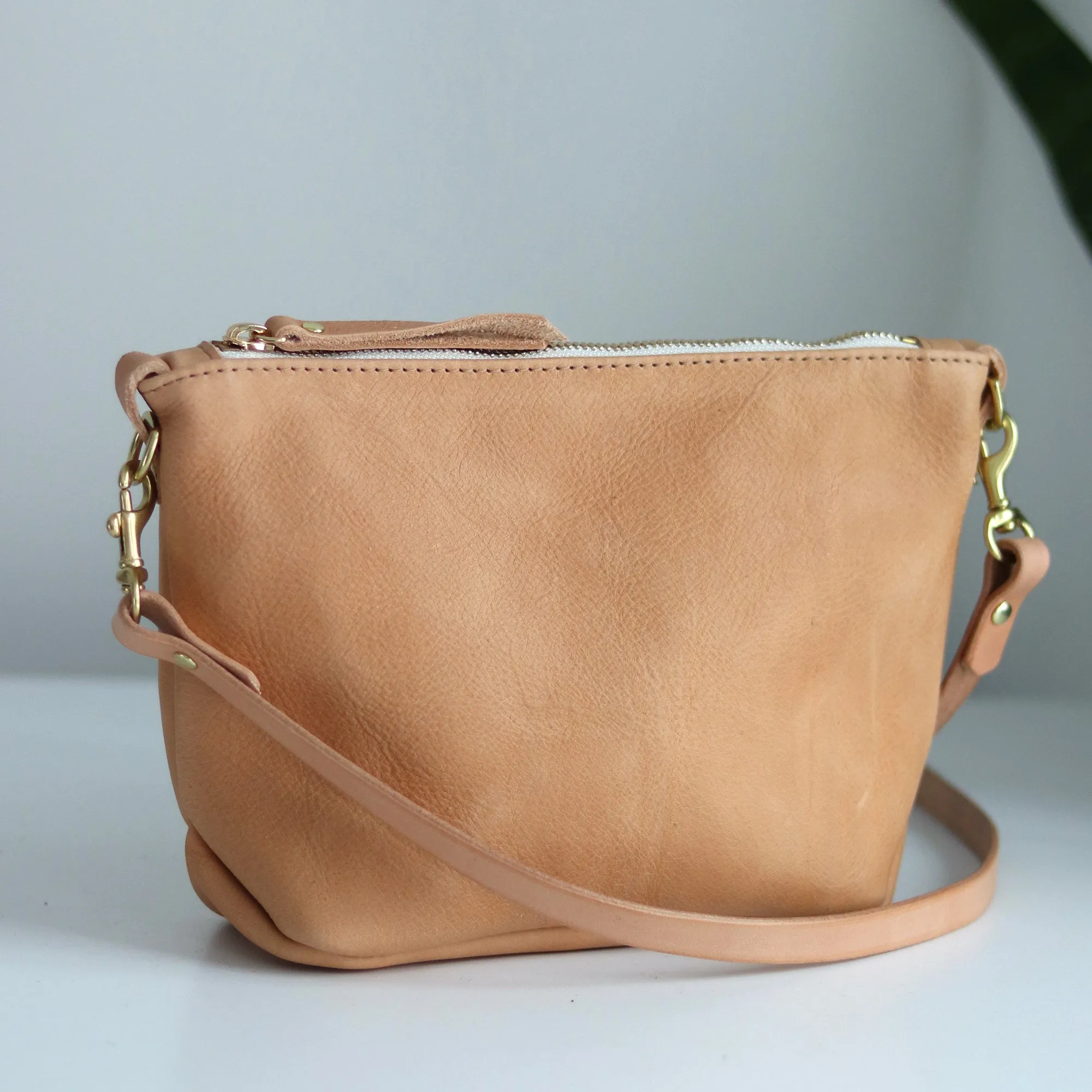 Seconds Sale - Small Leather Convertible Crossbody Clutch Bag - Beige Pebble