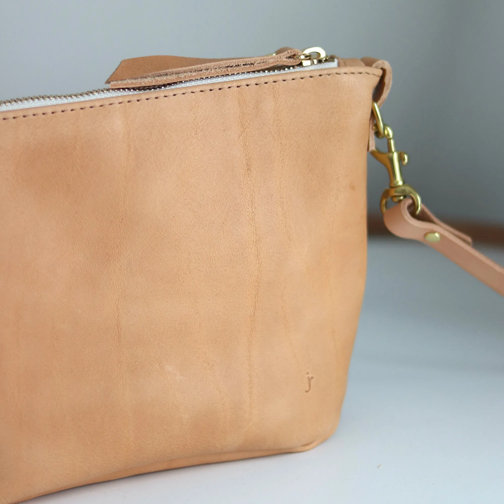 Seconds Sale - Small Leather Convertible Crossbody Clutch Bag - Beige Pebble